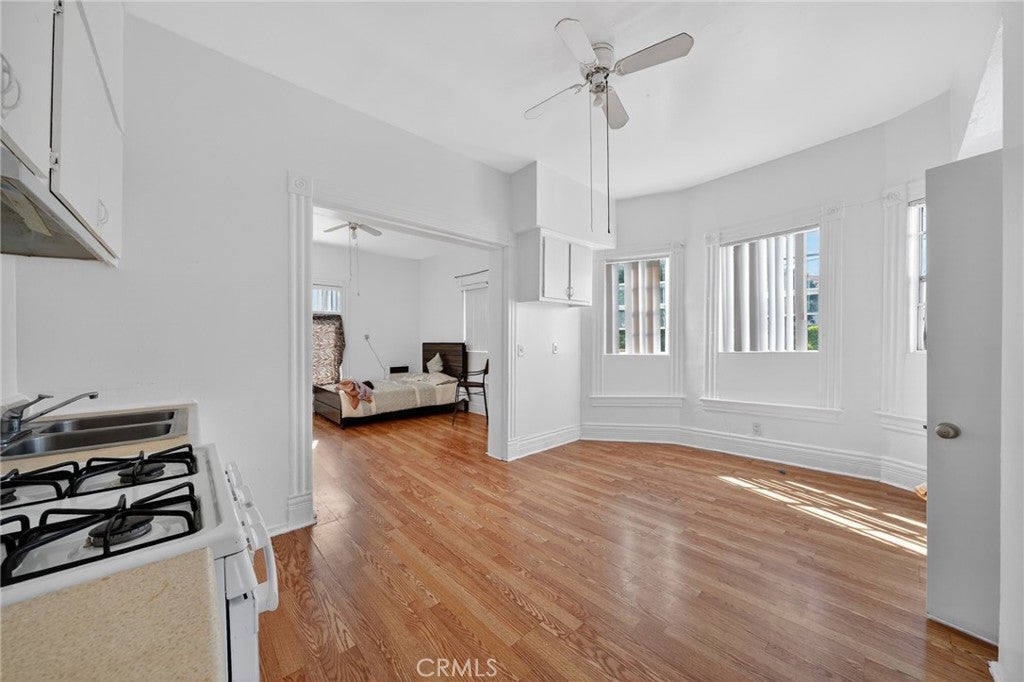 1153 S Westlake