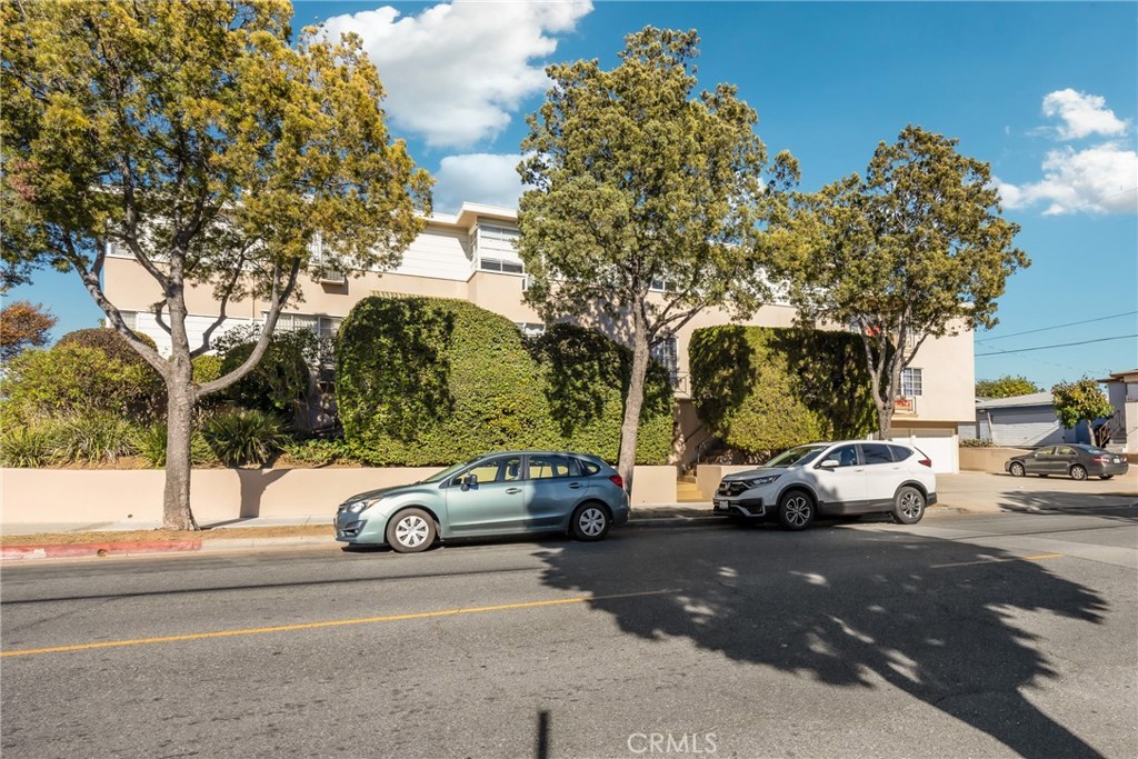1515 W Commonwealth Avenue