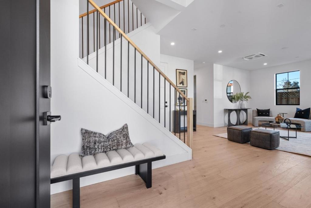 111 Sunnyside Court