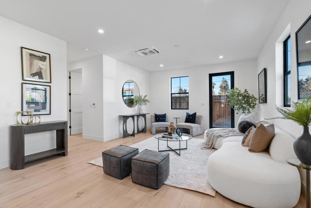 111 Sunnyside Court