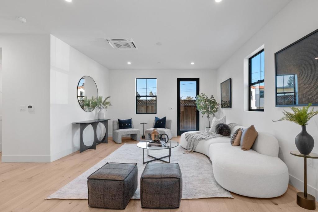 111 Sunnyside Court