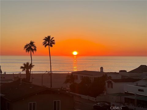 Photo of 2124 Hermosa Avenue Ave #6, Hermosa Beach, CA 90254 (MLS # SB26091045)
