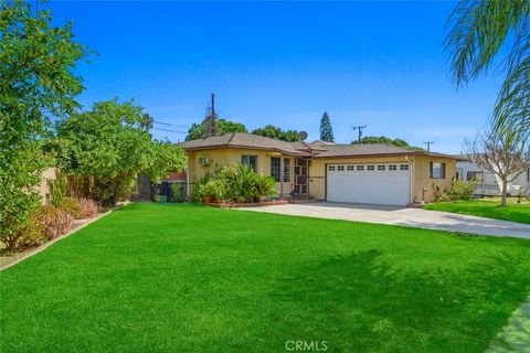 Photo of 8024 Vicki Drive, Whittier, CA 90606 (MLS # CV25222452) Photo of 8024 Vicki Drive, Whittier, CA 90606 (MLS # CV25222452)
