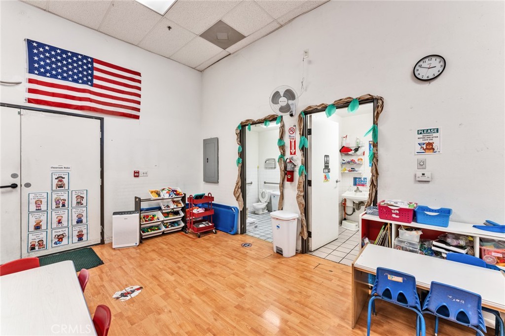 2401 W Valley