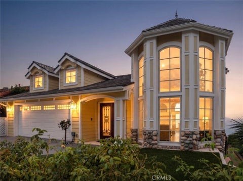Photo of 401 S Via Montana, Burbank, CA 91501 (MLS # SR26208973)