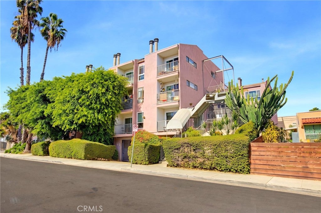 6525 La Mirada AVE