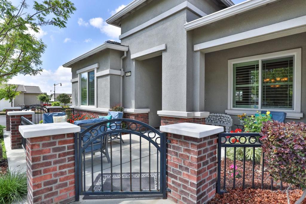 2671 Glen Echo Lane