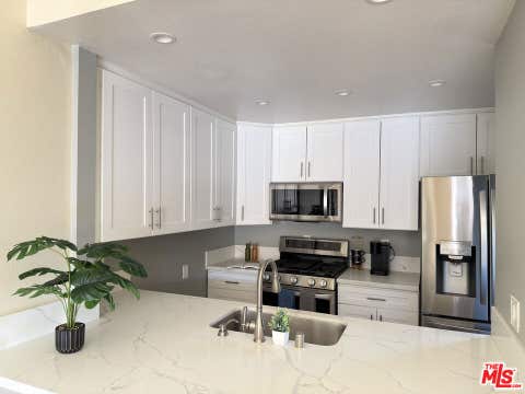 Photo of 326 S Manhattan Place #203, Los Angeles, CA 90020 (MLS # 26876333)