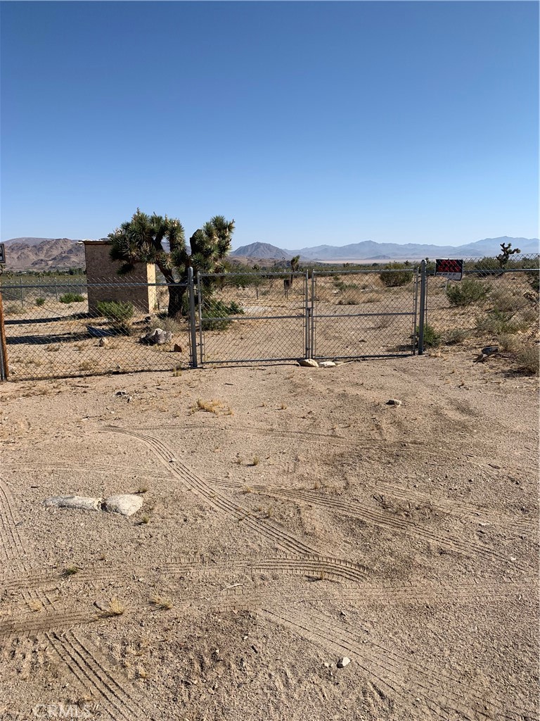 5 AC with a water well and Chain link fence. Close to Hwy 18 and 47. Enjoy the beautiful views of the mountains and valleys. With easy access to Big Bear, Barstow outlets, Johnson Valley, and Apple Valley. Whether you're looking to build the house of your dreams or just as and investment, this property will suit your needs.