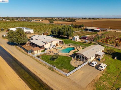 Photo of 2017 Walnut Blvd Blvd, Brentwood, CA 94513 (MLS # 41130747)