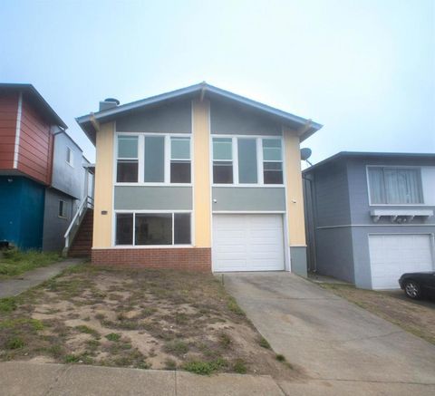 Photo of 1215 Skyline Drive, Daly City, CA 94015 (MLS # ML82044381)