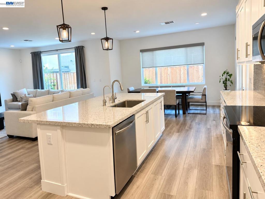 305 N Mendocino Way