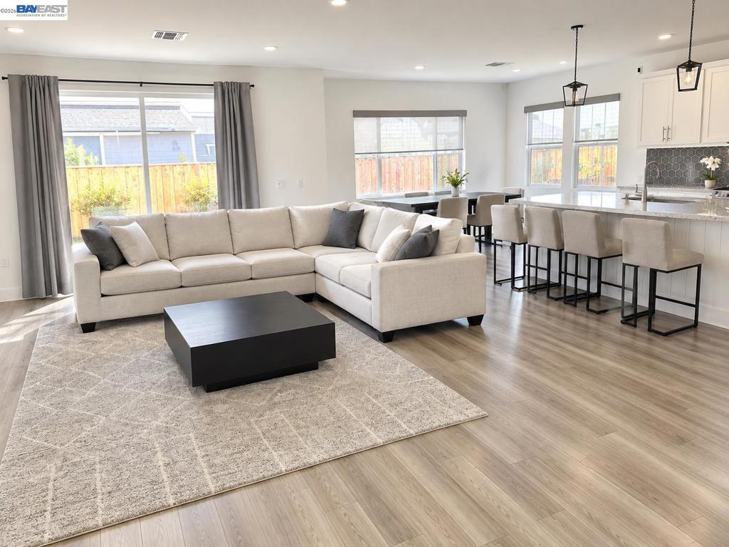 305 N Mendocino Way