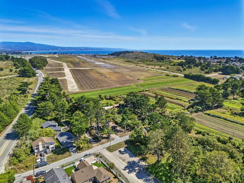 Moss Beach, California 94038, United States, 3 Bedrooms Bedrooms, ,2 BathroomsBathrooms,Residential,Active,195194