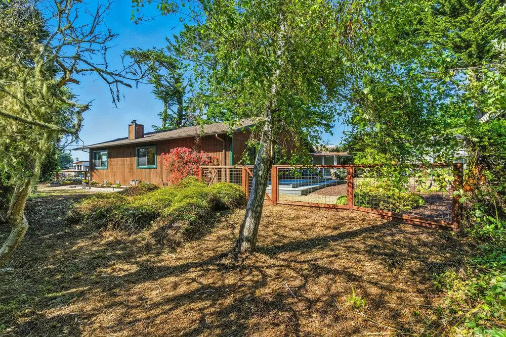 Moss Beach, California 94038, United States, 3 Bedrooms Bedrooms, ,2 BathroomsBathrooms,Residential,Active,195194