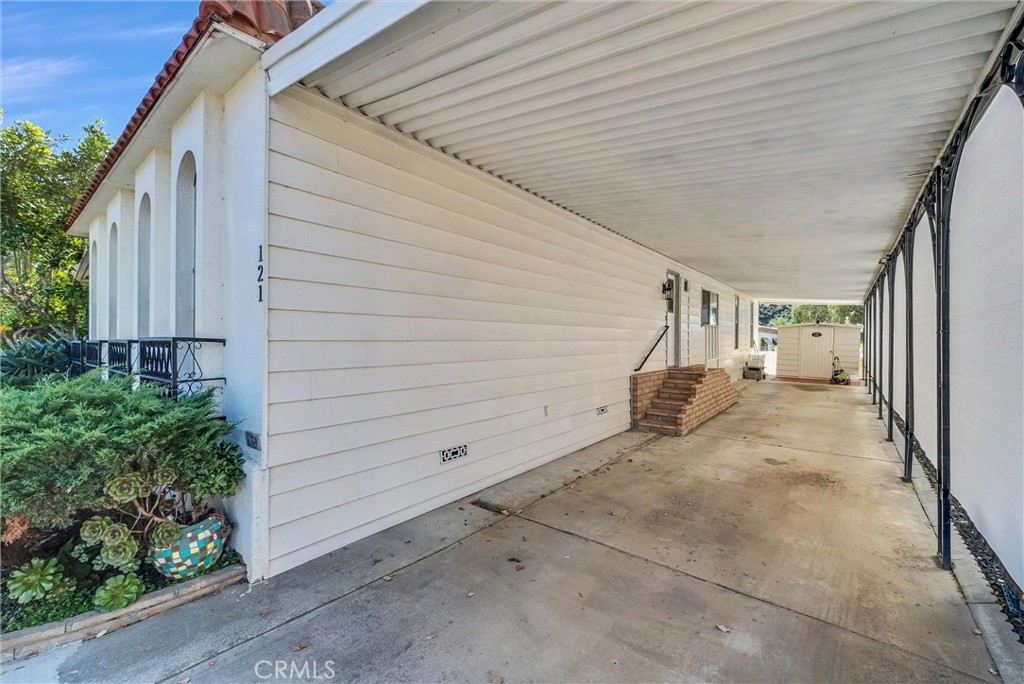 5700 Carbon Canyon 121