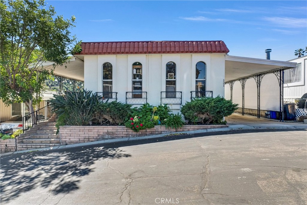 5700 Carbon Canyon 121