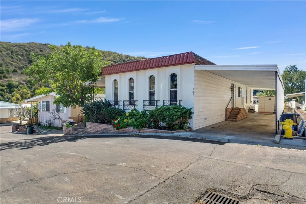 5700 Carbon Canyon 121