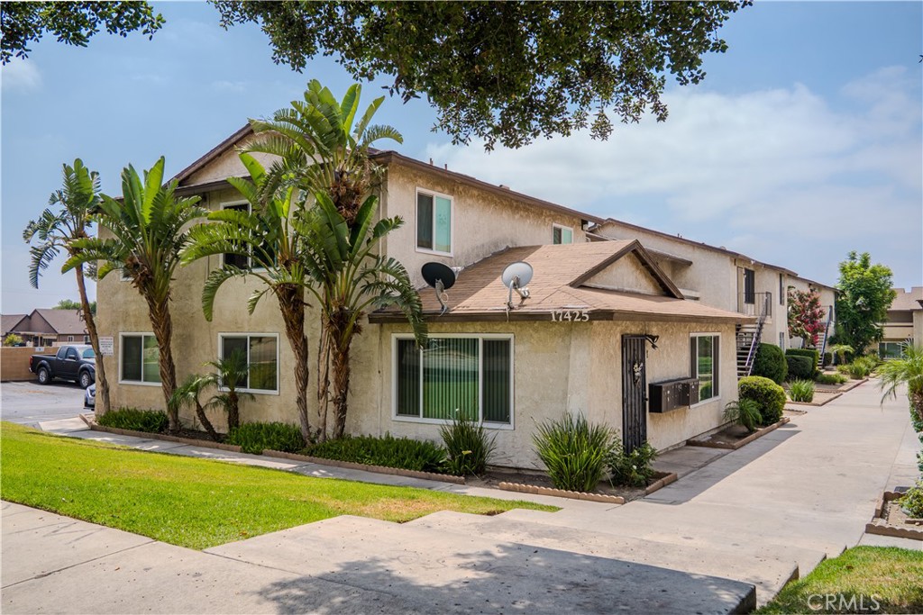 Motivated Seller! Welcome to this beautifully refreshed 2-bedroom, 1.5-bath condo nestled in the desirable Arrow Heights community. This unit offers the perfect blend of privacy, natural light, and functionality with approximately 1,000 sq. ft. of inviting living space. Step inside to an open-concept layout featuring a spacious living room that flows effortlessly into the dining area and updated kitchen, complete with new countertops. A convenient half bathroom is located on the main level, ideal for guests and everyday use. Upstairs, you'll find two generous bedrooms, including a primary bedroom with sliding doors with direct access to a private balcony —a peaceful retreat for morning coffee or evening relaxation. A full bathroom completes the upper level. Additional highlights include fresh paint, new carpet, one assigned parking spaces, and an HOA that covers water and trash service. Located just minutes from downtown Fontana, City Hall, library, schools, local parks, shopping, dining, and public transportation, this home offers unmatched convenience in a vibrant community setting.
Whether you're a first-time buyer or investor, this move-in ready condo is a must-see. Schedule your tour today and make Arrow Heights your next home!