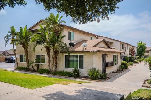 17425 Arrow Boulevard Unit 8, Fontana, CA 92335 - MLS#: HD25164825