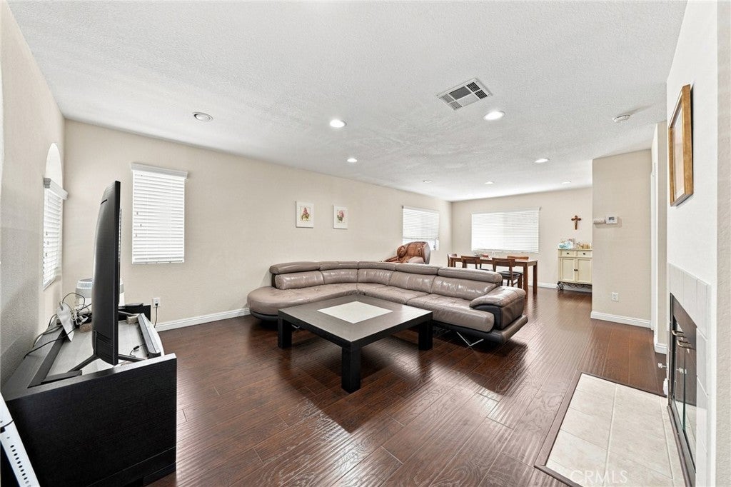 1665 E 68th 21