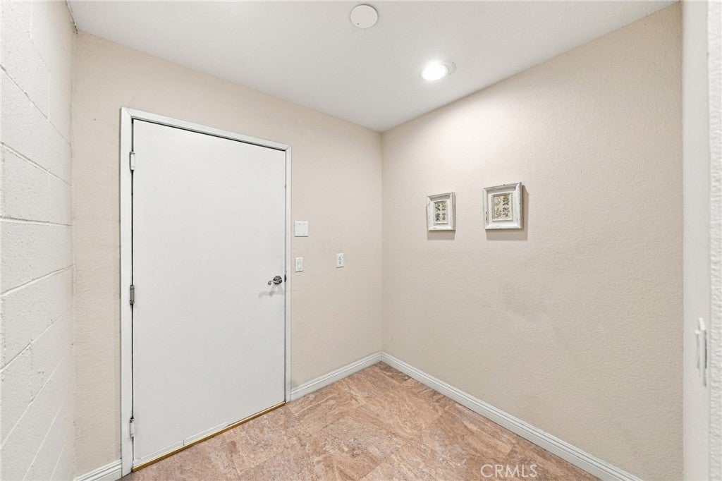 1665 E 68th 21