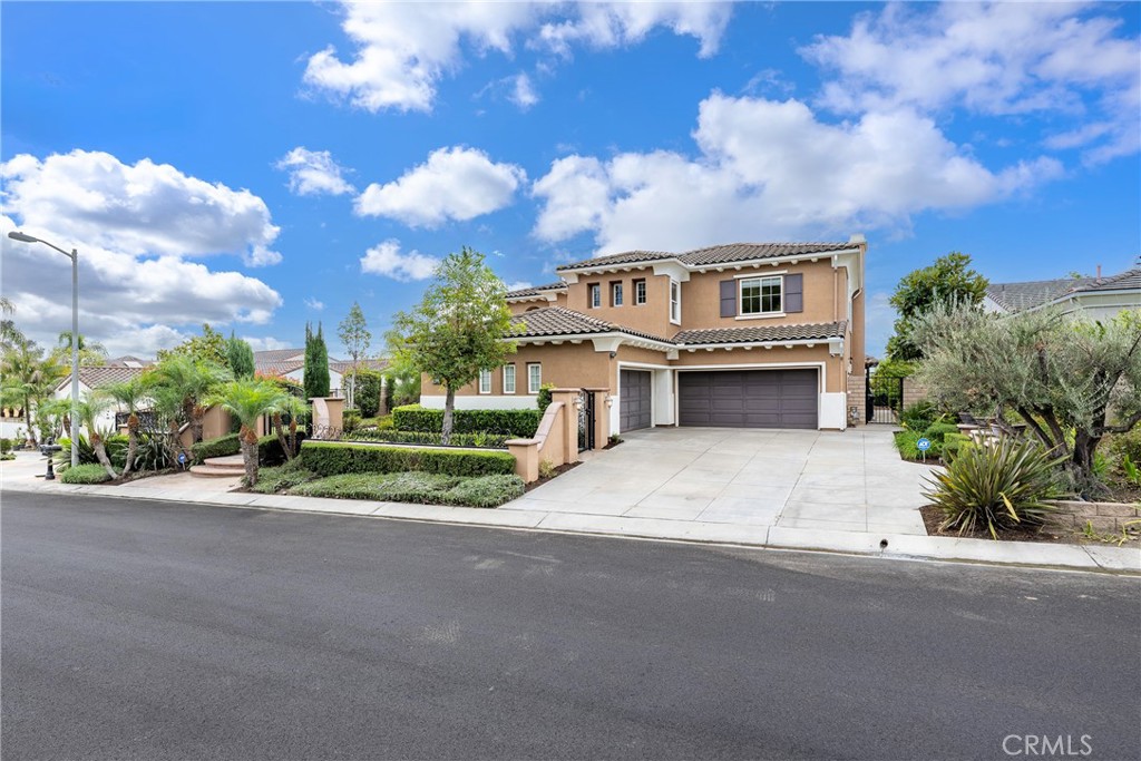 2528 N San Miguel