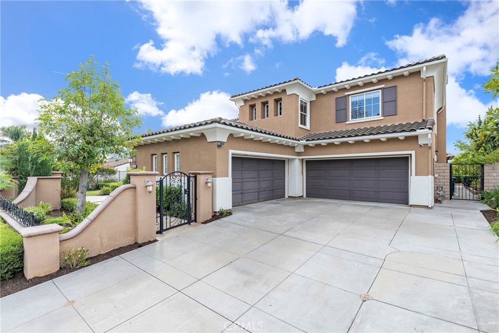 2528 N San Miguel