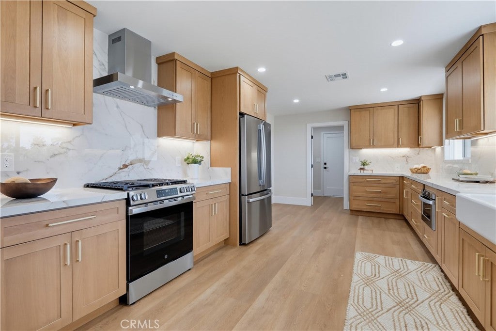 1195 N Lincoln