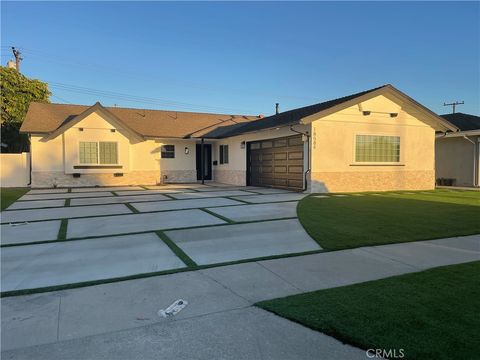 Photo of 18584 Redwood Cir, Fountain Valley, CA 92708 (MLS # OC25252254)