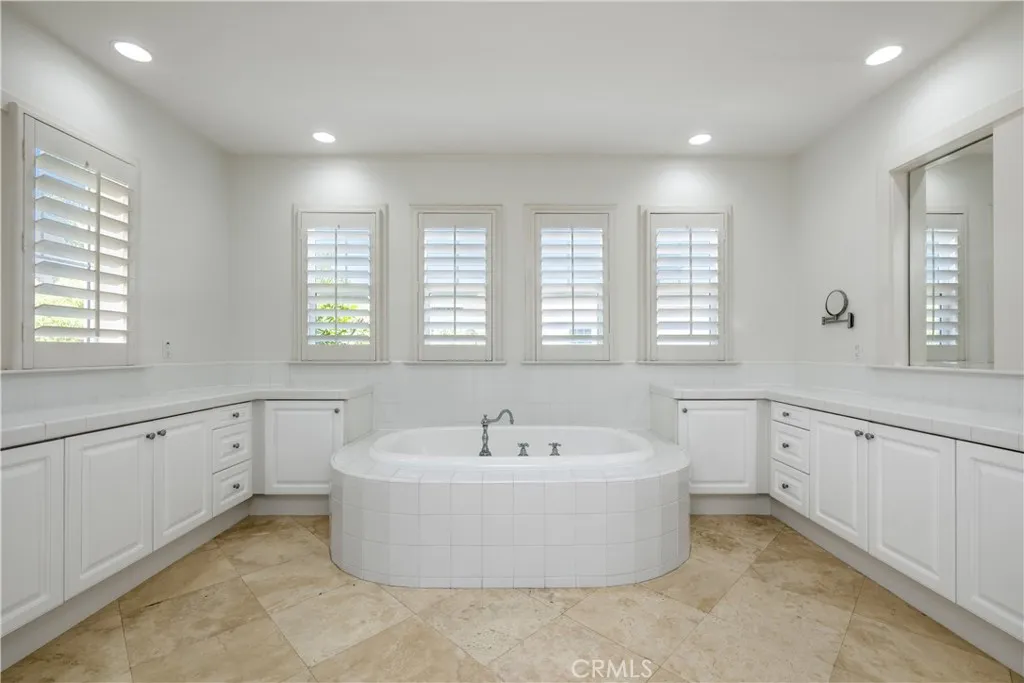 Newport Beach, California 92660, United States, 6 Bedrooms Bedrooms, ,7 BathroomsBathrooms,Residential,Active,193818