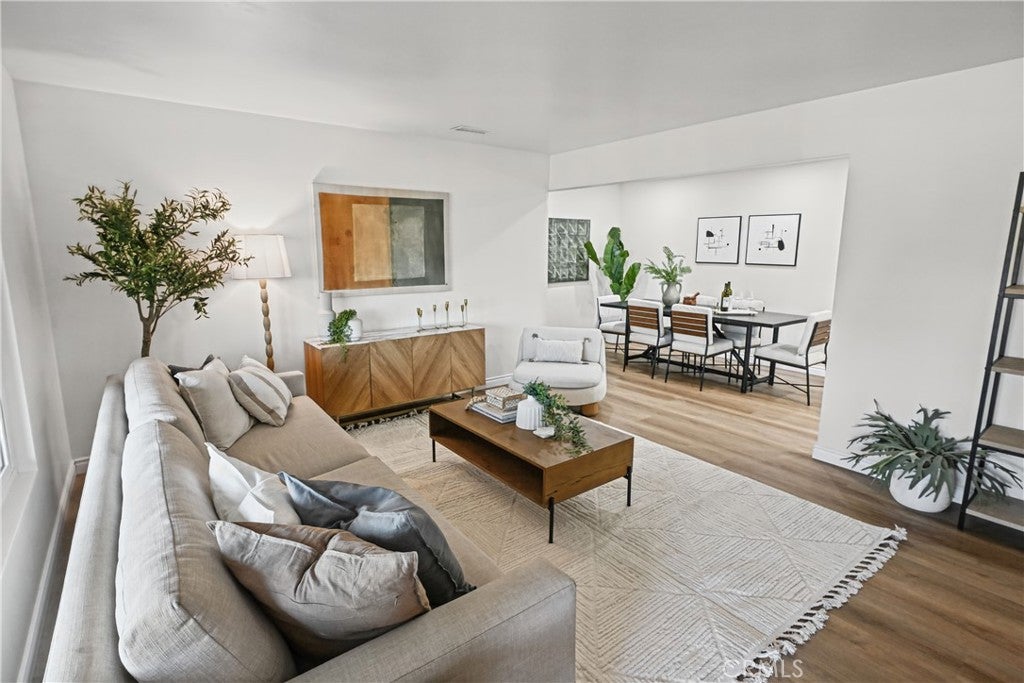 1612 E Rowland