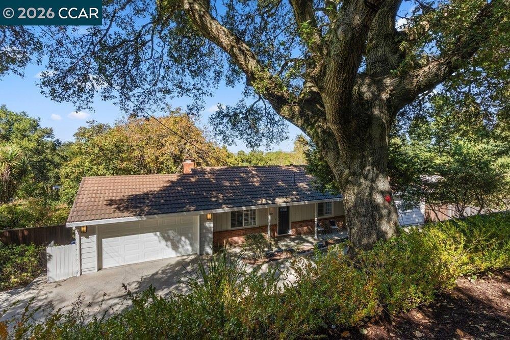 358 El Toyonal, Orinda CA 94563