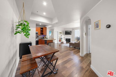 Photo of 620 S Gramercy Place #228, Los Angeles, CA 90005 (MLS # 25615141)