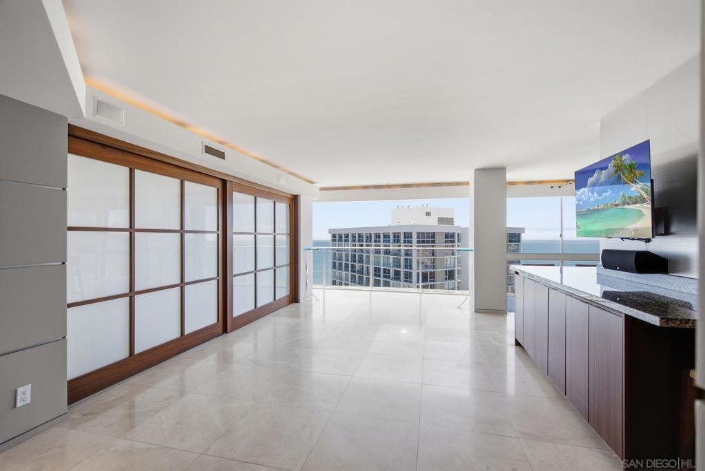 1710 Avenida del Mundo PH02