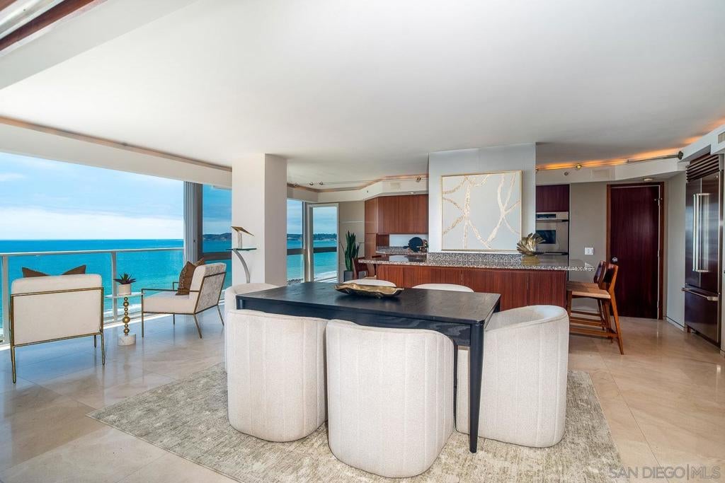 1710 Avenida del Mundo PH02