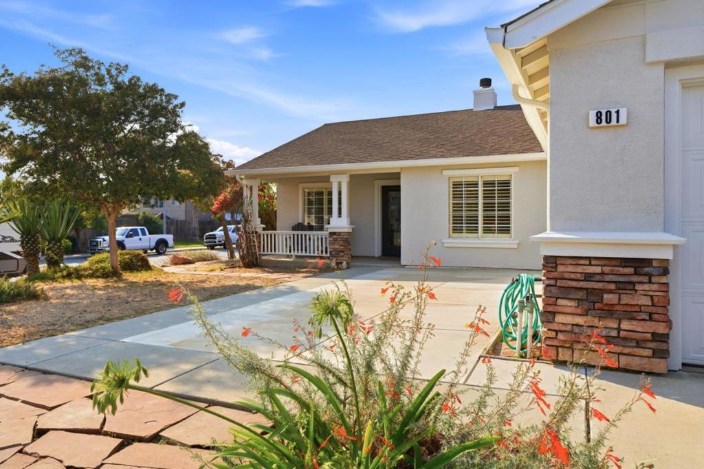 801 Gonzalez Circle