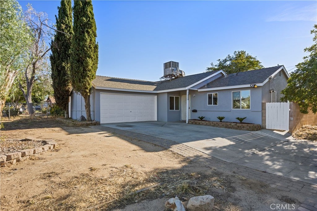 1058 E Avenue R2