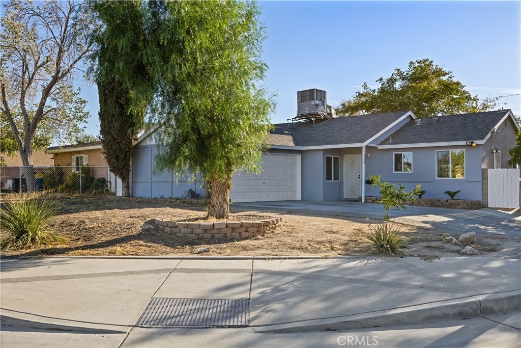 1058 E Avenue R2
