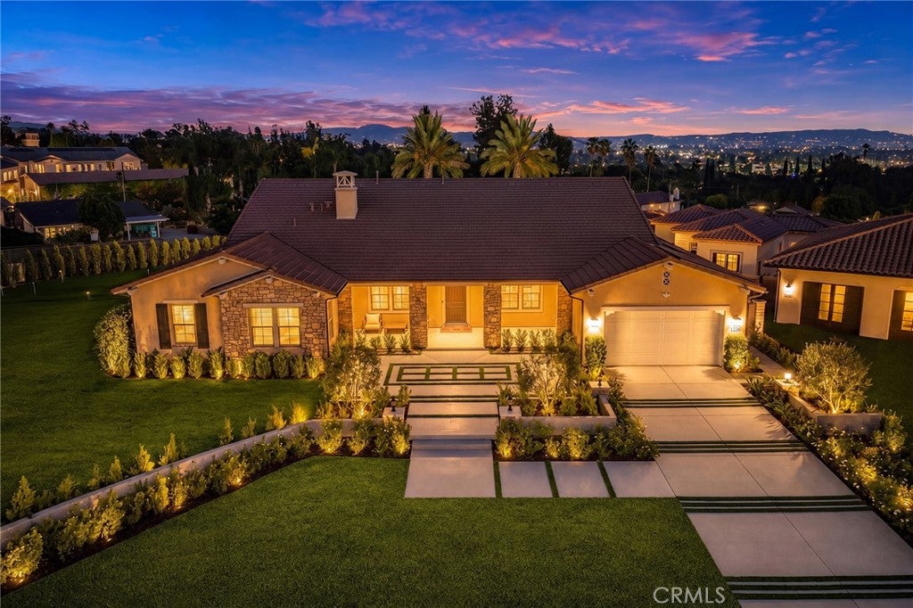 1236 Iris Lane