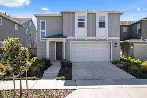 Photo of 282 Wharf Terrace Circle, Marina, CA 93933 (MLS # ML82038391)