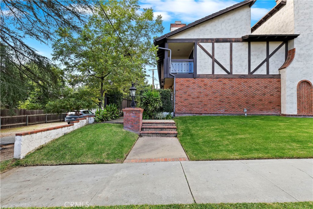 506 W Sierra Madre C