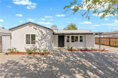 Photo of 45040 Redwood Avenue, Lancaster, CA 93534 (MLS # SR26120149)