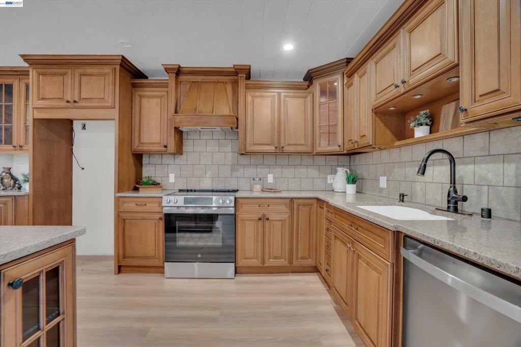 3520 Centennial Dr