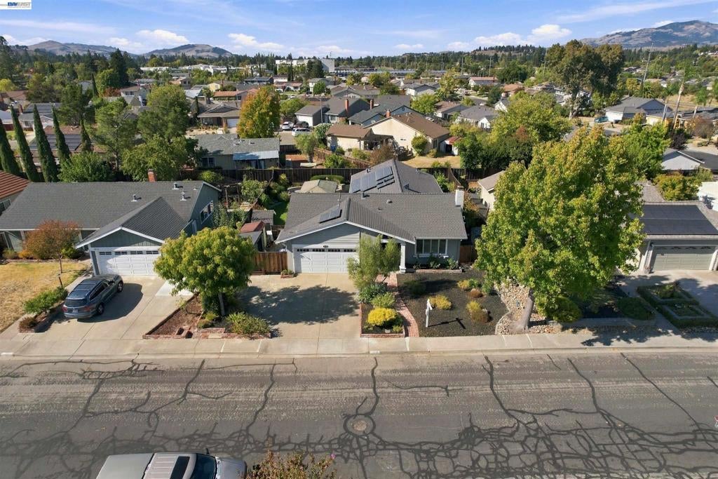 3079 Bernard Ave