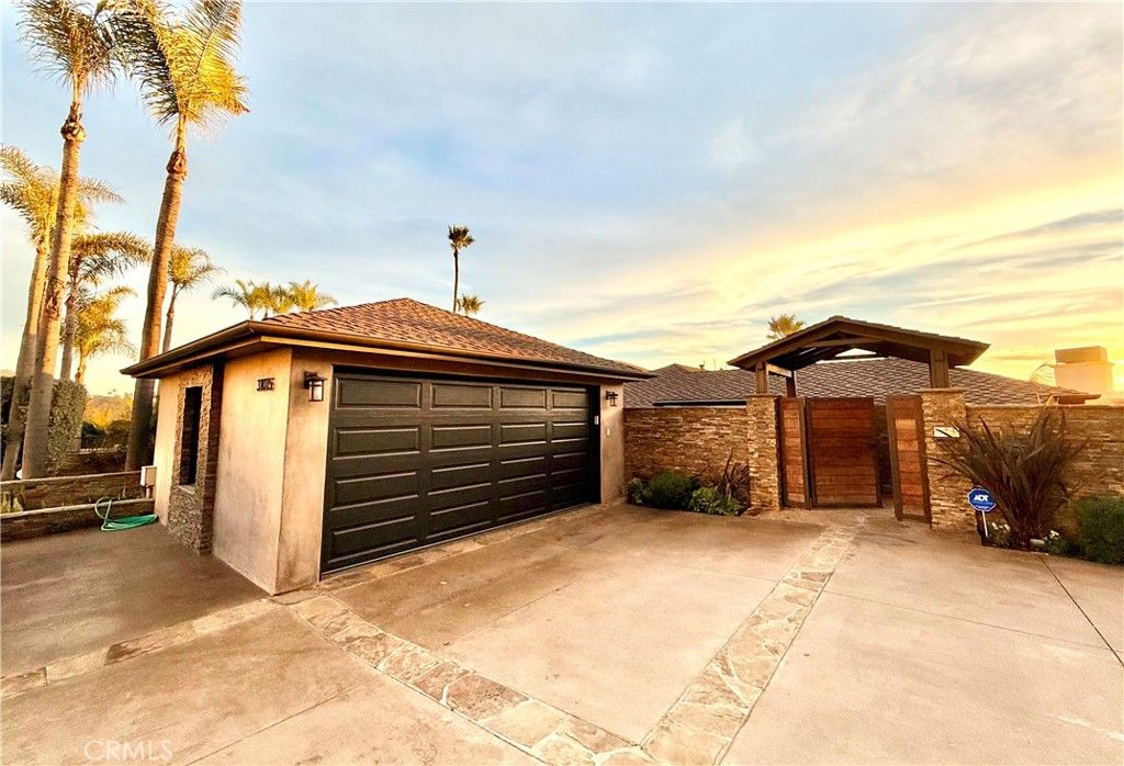 Photo of 31015 Coast, Laguna Beach, CA 92651 (MLS # LG25219555)