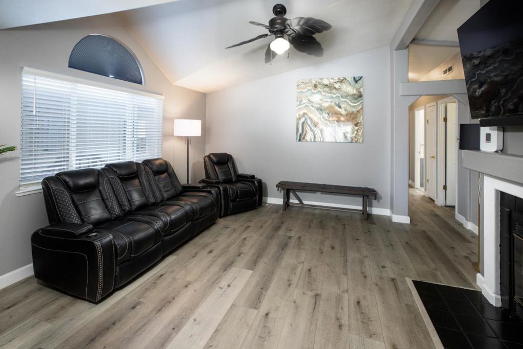 1085 Tasman Drive 567
