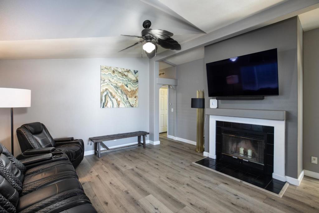 1085 Tasman Drive 567