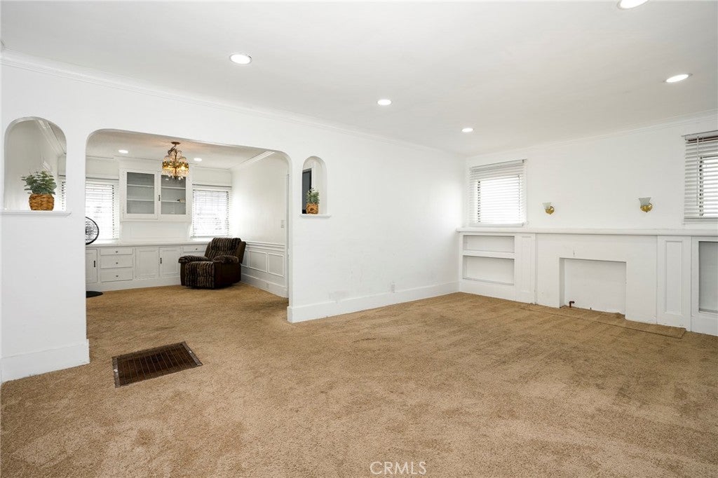 2922 W 74th Street