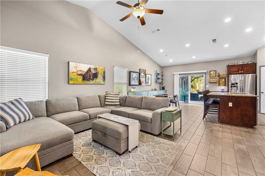 6303 Hathaway